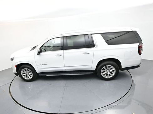 Used 2023 Chevrolet Suburban Premier image 37