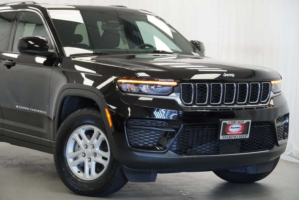 Certified 2024 Jeep Grand Cherokee Laredo AWD/4WD image 6