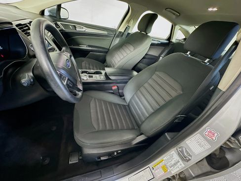 Used 2019 Ford Fusion SE FWD image 13