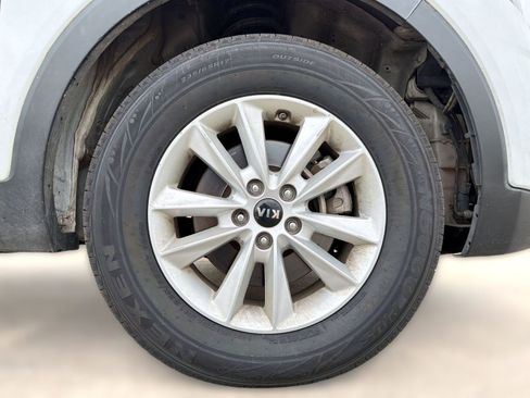 Used 2020 Kia Sorento AWD V6 image 11