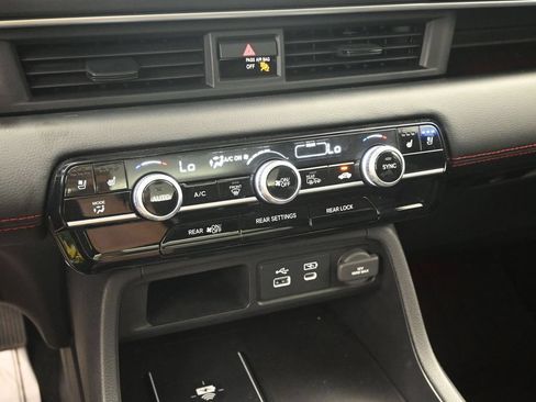 Used 2025 Honda Pilot Black Edition image 19
