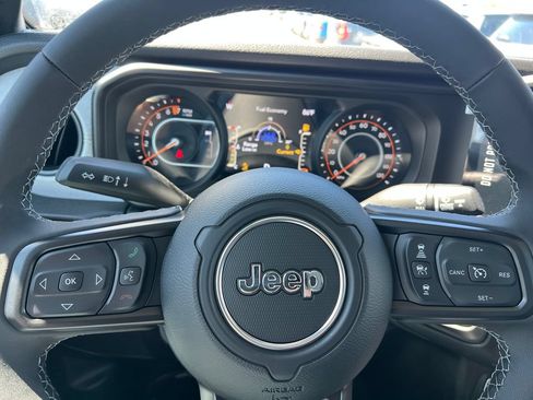 New 2026 Jeep Gladiator Sport AWD/4WD image 17