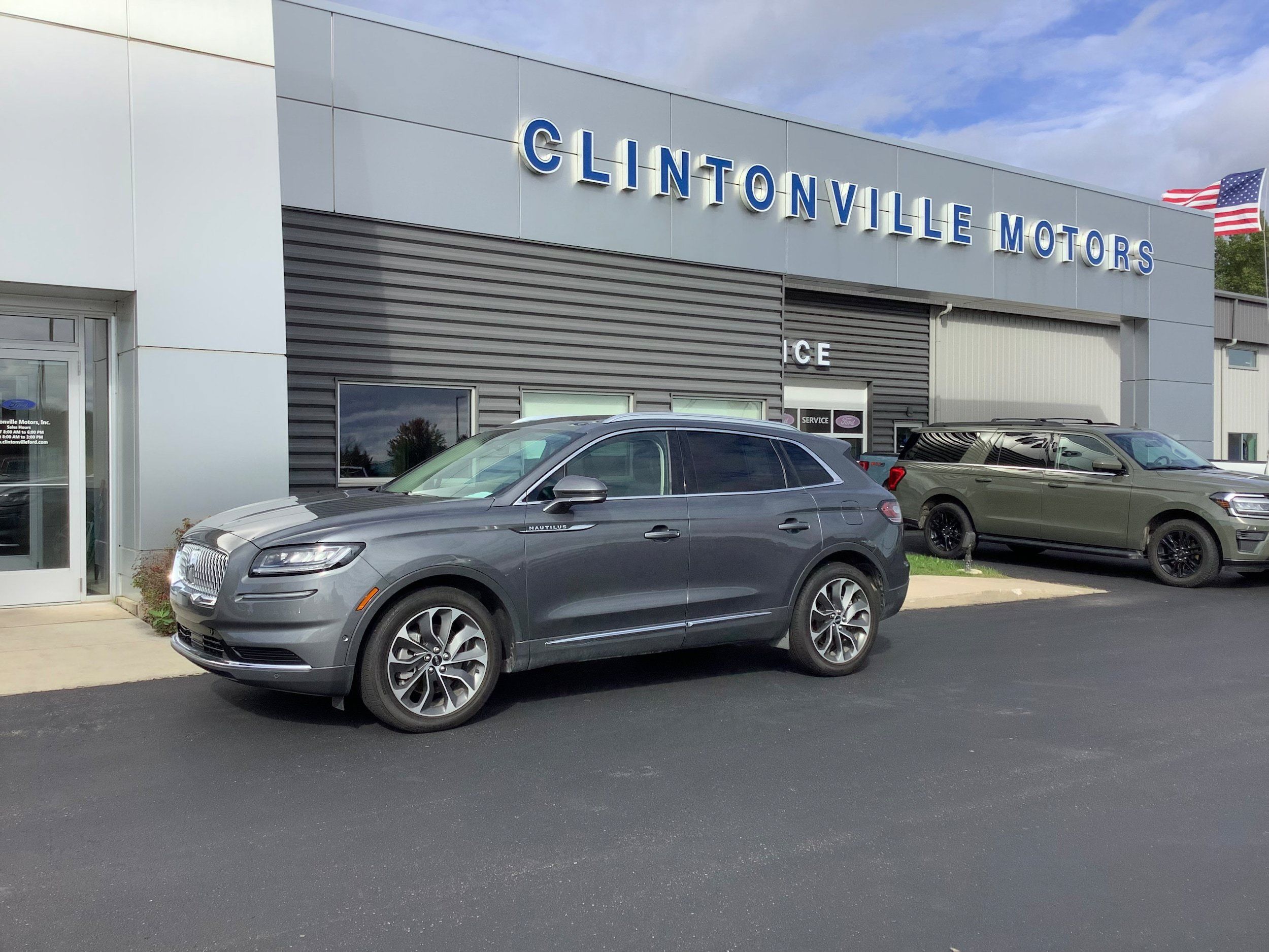 Used 2023 Lincoln Nautilus Reserve w/ Equipment Group 201A AWD/4WD image 1