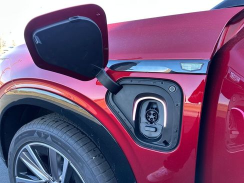 New 2026 Cadillac Vistiq Sport w/ LPO, Floor Liner Package image 15