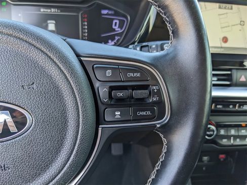 Used 2020 Kia Niro EX Premium image 32