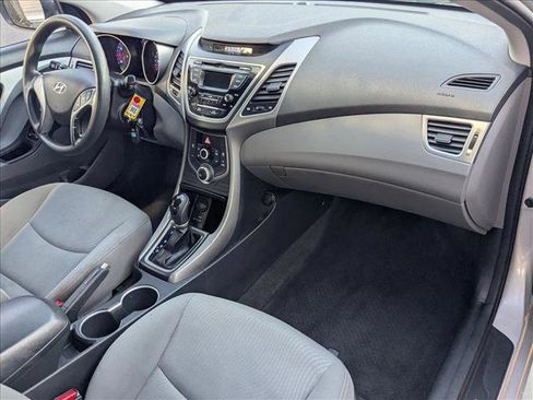 Used 2016 Hyundai Elantra SE image 19