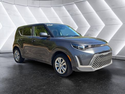 Used 2023 Kia Soul LX image 7