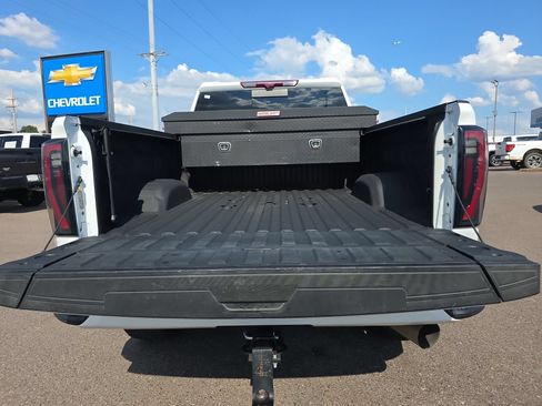 Used 2024 GMC Sierra 2500 AT4 w/ AT4 Premium Plus Package AWD/4WD image 14