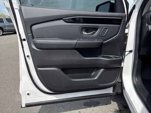 Used 2025 Honda Pilot Touring image 16