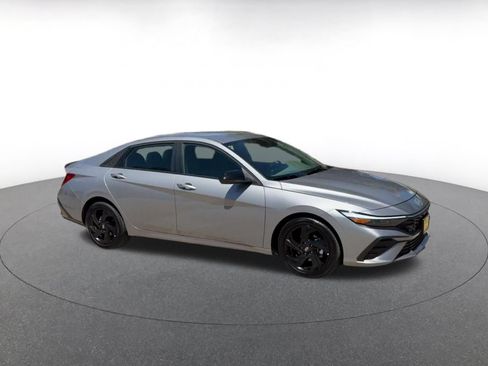 Used 2026 Hyundai Elantra Sport FWD image 2
