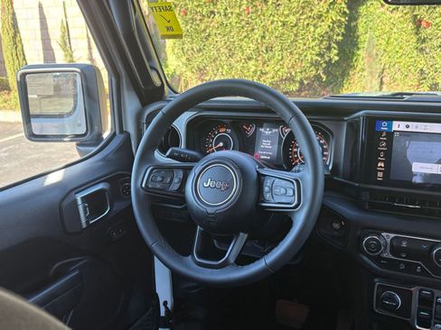 Used 2025 Jeep Wrangler Sport S AWD/4WD image 33