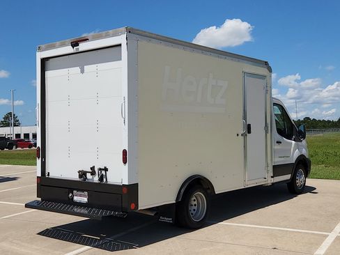 Used 2022 Ford Transit 350 DRW RWD image 5
