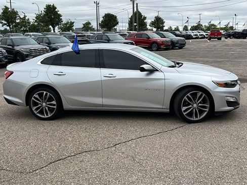 Used 2022 Chevrolet Malibu LT image 3