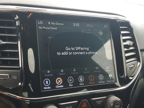 Used 2020 Jeep Grand Cherokee Laredo w/ 18" Wheel & 8.4" Radio Group AWD/4WD image 16