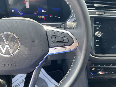 Used 2023 Volkswagen Tiguan SE image 17