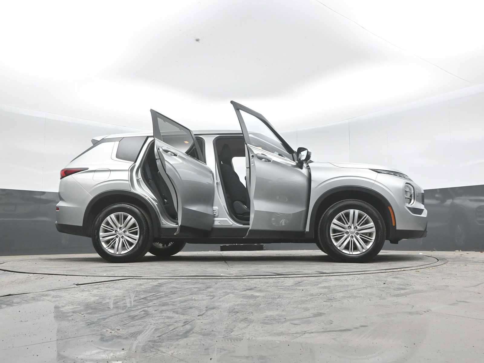 Used 2024 Mitsubishi Outlander ES AWD/4WD image 54