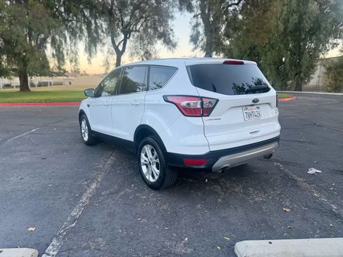 Used 2017 Ford Escape SE FWD image 18