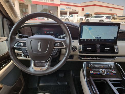 Used 2023 Lincoln Navigator Reserve AWD/4WD image 12