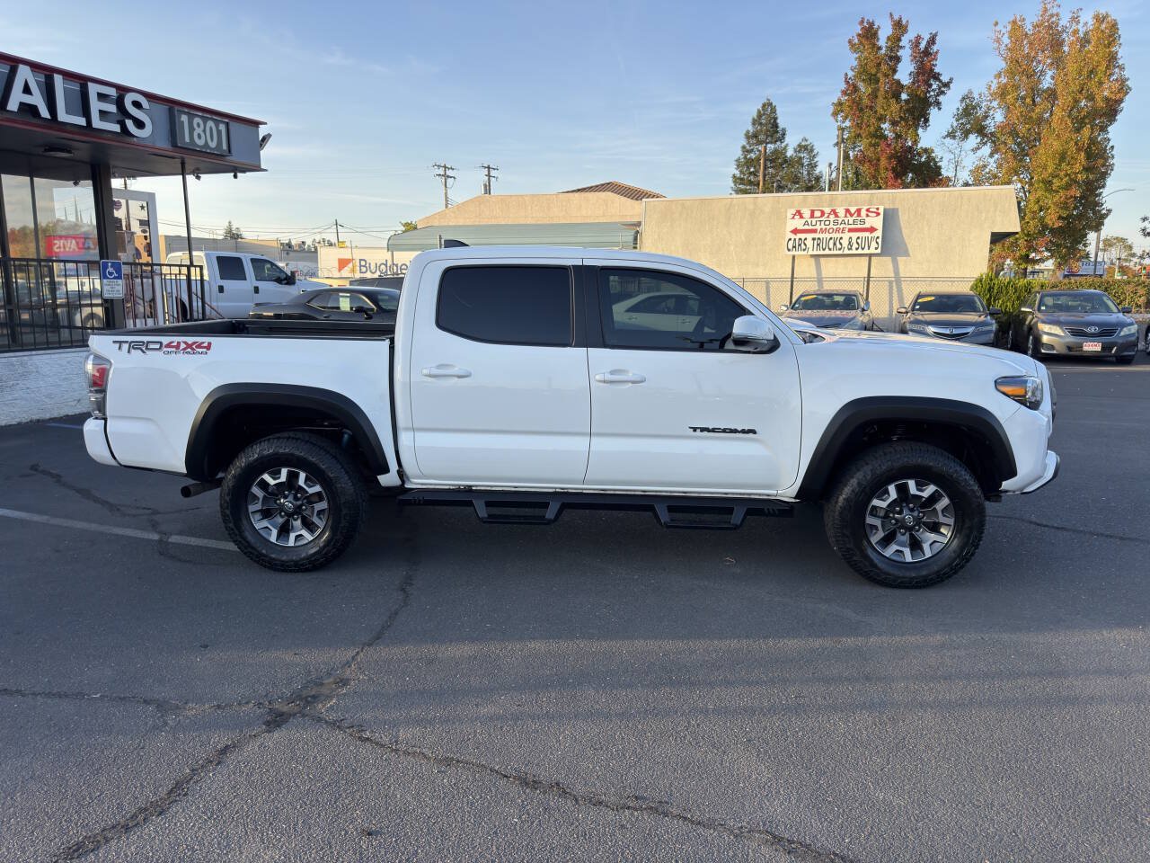 Used 2021 Toyota Tacoma TRD Off-Road w/ TRD Premium Off Road Package AWD/4WD image 2