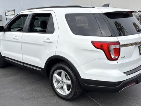 Used 2019 Ford Explorer XLT FWD image 3