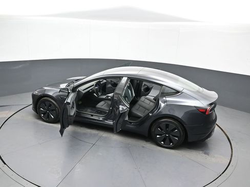 Used 2025 Tesla Model 3 Long Range image 46