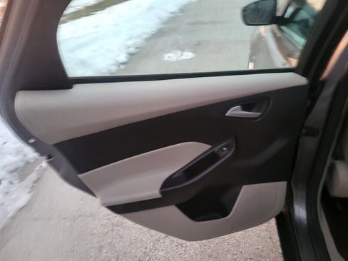 Used 2013 Ford Focus SE w/ SE Winter Pkg image 23