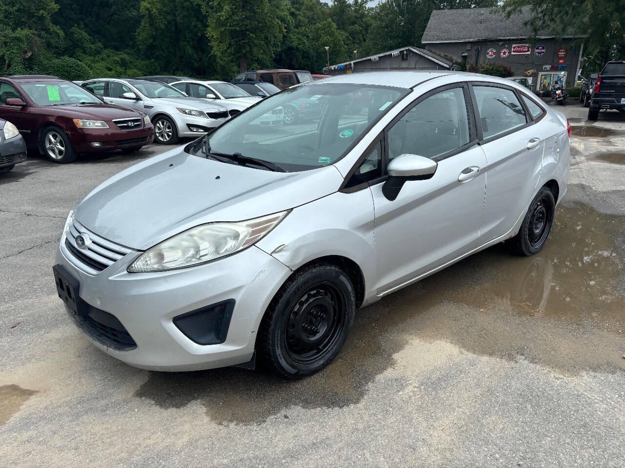 Used 2013 Ford Fiesta S FWD image 2
