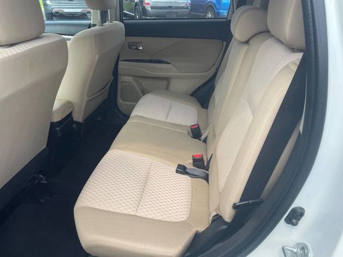 Used 2014 Mitsubishi Outlander SE image 9