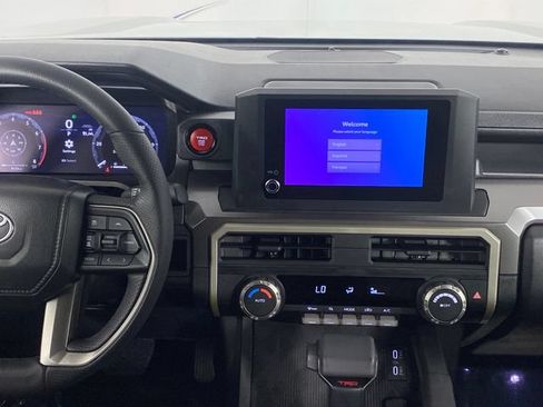 Certified 2025 Toyota Tacoma TRD Off-Road AWD/4WD image 13