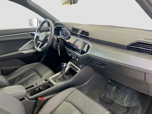 Used 2025 Audi Q3 2.0T Premium image 28