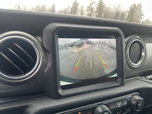 Used 2018 Jeep Wrangler Unlimited Sahara image 20