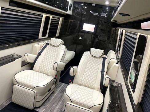 Used 2024 Mercedes-Benz Sprinter 3500 image 5
