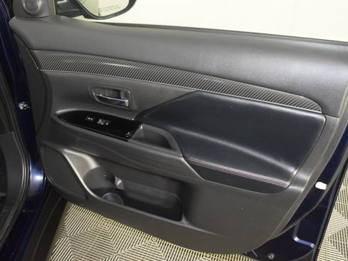 Used 2020 Mitsubishi Outlander LE image 38