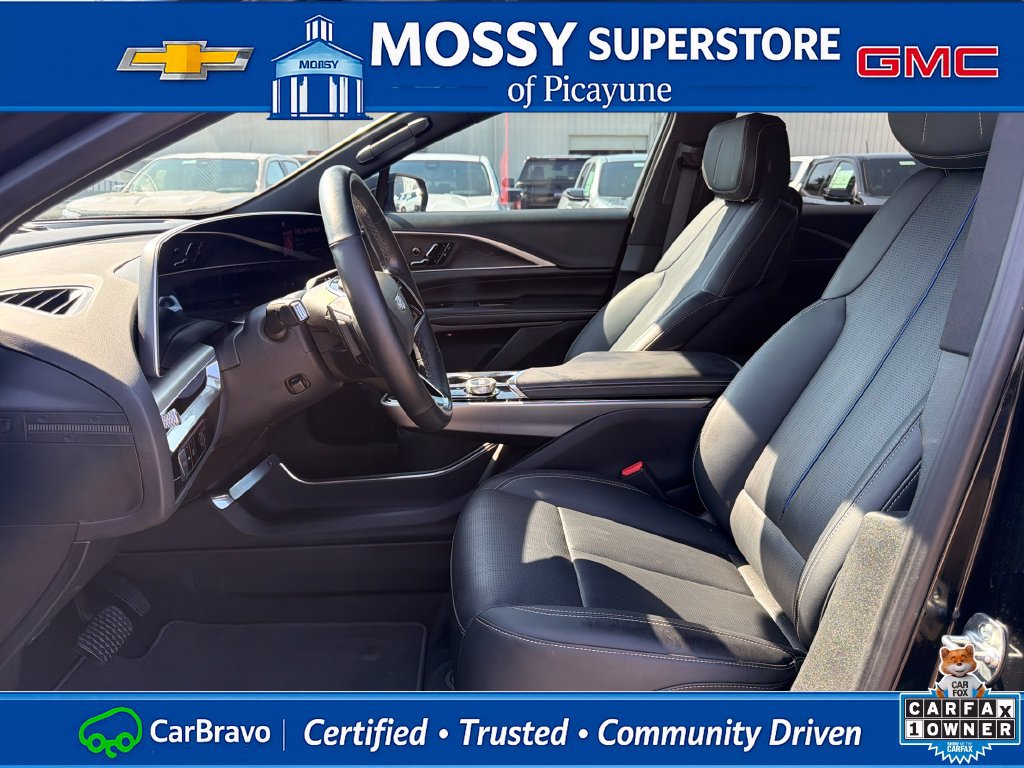 Certified 2025 Cadillac Lyriq Luxury AWD/4WD image 12
