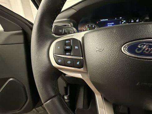 Used 2024 Ford Explorer XLT w/ Equipment Group 202A AWD/4WD image 8