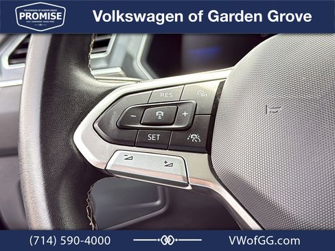 Used 2023 Volkswagen Tiguan SE w/ Panoramic Sunroof Package FWD image 20