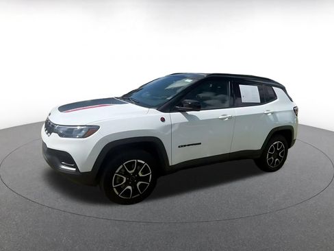 Used 2025 Jeep Compass Trailhawk AWD/4WD image 8