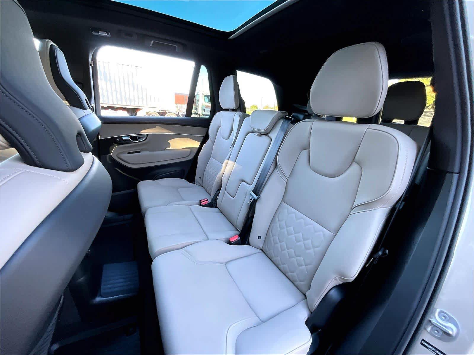 Used 2026 Volvo XC90 T8 Plus w/ Protection Package Premier AWD/4WD image 30