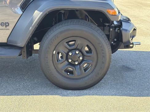 Used 2024 Jeep Gladiator Sport image 34