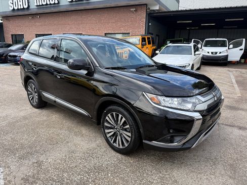 Used 2020 Mitsubishi Outlander ES image 3