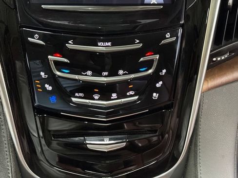 Used 2020 Cadillac Escalade Luxury w/ Escalade Sport Edition AWD/4WD image 23