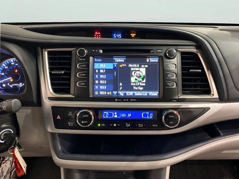 Used 2017 Toyota Highlander Plus image 14