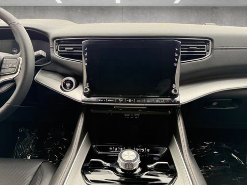 Used 2025 Jeep Wagoneer Series II w/ Convenience Group I image 3