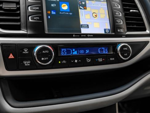 Used 2018 Toyota Highlander XLE FWD image 22