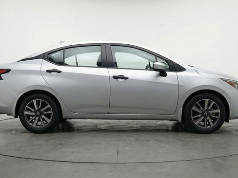 Used 2025 Nissan Versa SV image 11