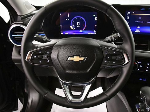 Used 2024 Chevrolet Trax LT w/ Driver Confidence Package FWD image 17