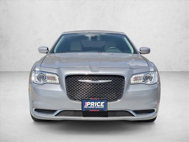 Used 2017 Chrysler 300 Limited RWD image 2