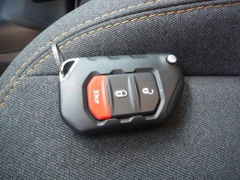 Used 2025 Jeep Gladiator Sport AWD/4WD image 67