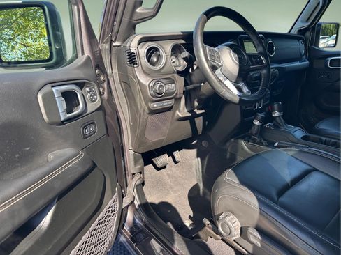 Used 2021 Jeep Wrangler Unlimited Sahara w/ Cold Weather Group AWD/4WD image 10