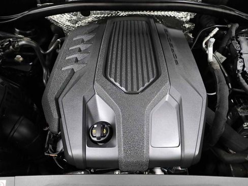 Certified 2023 Porsche Macan Turbo image 42